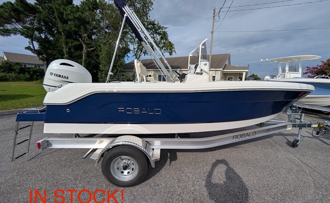 2026 Robalo R160 Biscayne Blue/White 